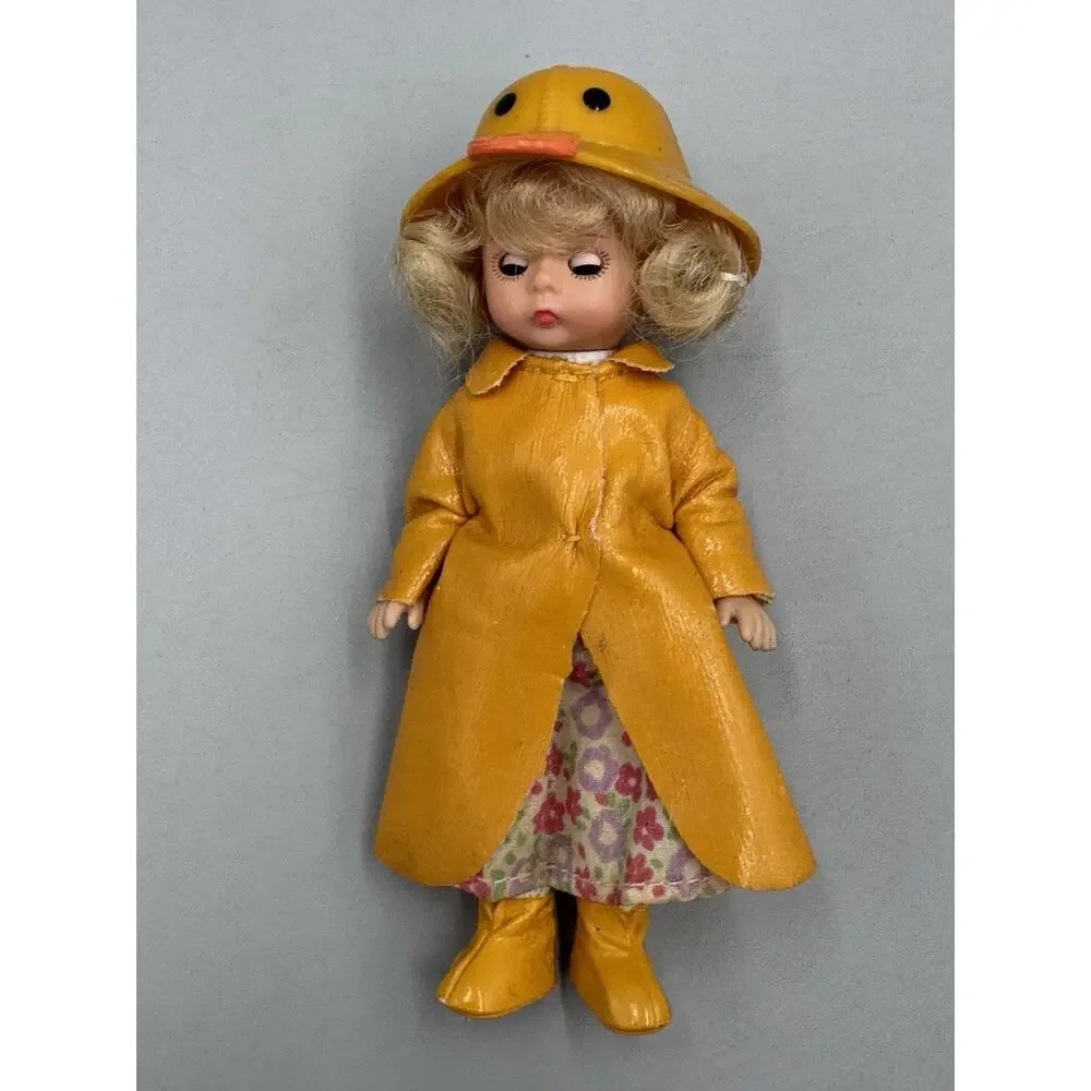 Vintage2003 Madame Alexander Mcdonald's Mini Doll Yellow Raincoat Duck Hat